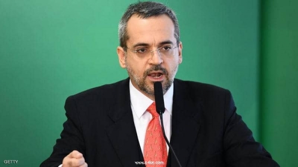 وزير برازيلي يتهم الصين:كورونا جزء من خطة للسيطرة على العالم P_1559kim6y1